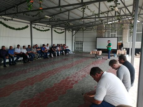 den-polya-eridon-dsv-kobzar-rozpovidaye-pro-kelpak blek-dzhek-ta-rozalik-zn-p-n-s-pri-obrobci-nasinnya.-privedeni-rezultati-zastosuvannya-preparativ bukat-veto-diflejm-yaki-dopomagayut-u-zahisti-polovih-k.jpg