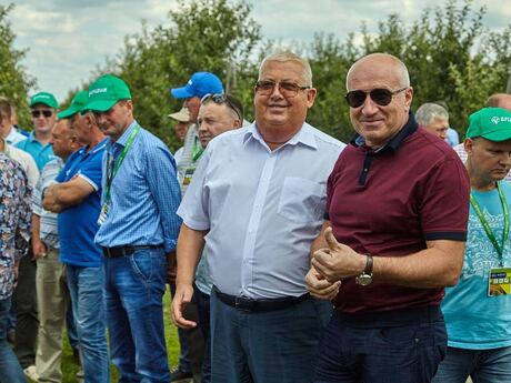 sergij-viktorovich-krolevec-ta-krizhovachuk-oleg-petrovich-u-sadah-tov-ukrayina-skoriki-ternopilska-oblast.jpg